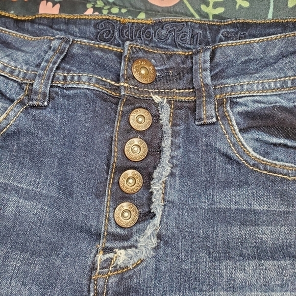 Indigo Rein | 5 | Denim Shorts with Lace Details - Picture 3 of 9